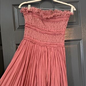 Chic Strapless Smocked Dress in Rose